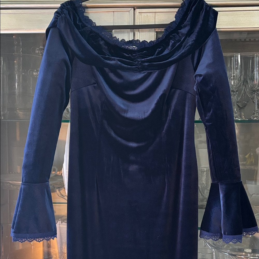 Elegant Navy Blue Velvet Off-Shoulder Dress